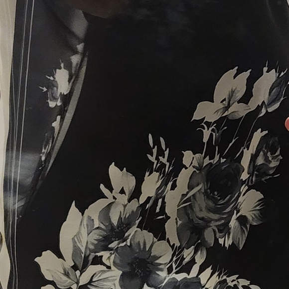 Black Wrap - Picture 8 of 9